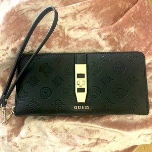 Guess peony black wristlet wallet